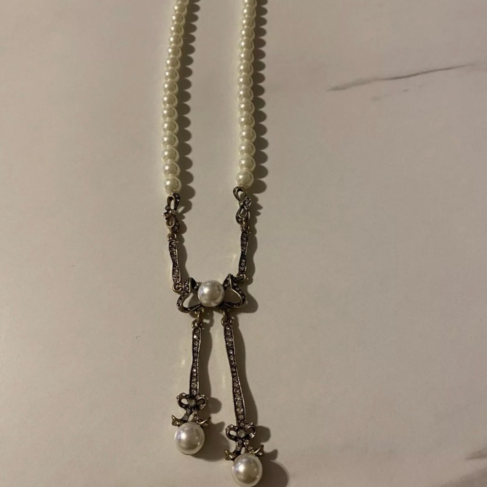 Vintage Looking Faux Pearl Bow Neckalce